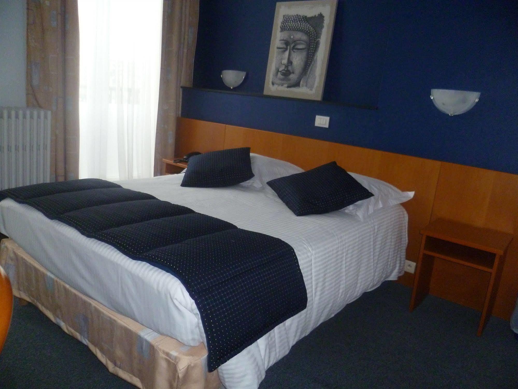 Hotel Le Terminus Монс Екстериор снимка