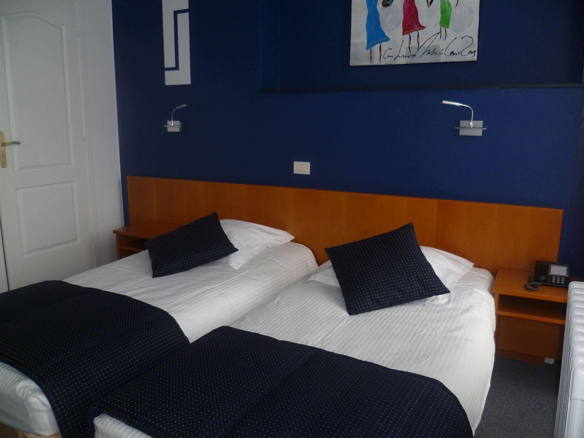 Hotel Le Terminus Монс Екстериор снимка