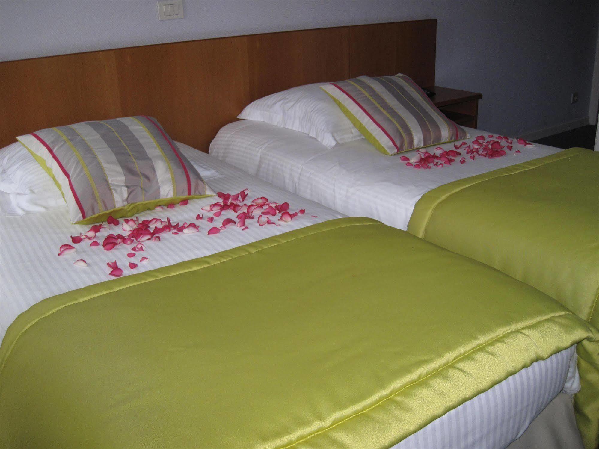 Hotel Le Terminus Монс Екстериор снимка